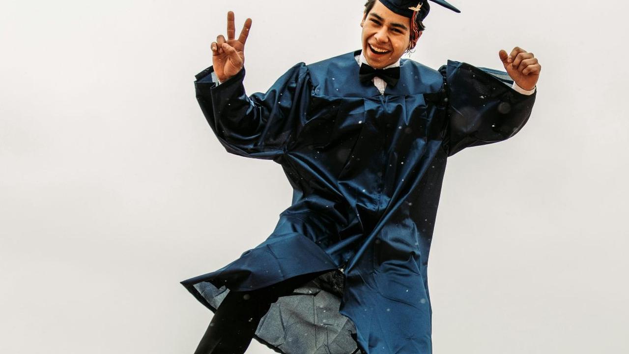 <b>Kata-Kata Banner Wisuda Lucu Bijak</b>