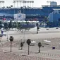 Tempat parkir Stadion Dodger yang menjadi pusat vaksinasi COVID-19 massal terlihat kosong dari aktivitas, Los Angeles, Amerika Serikat, Jumat (19/2/2021). California menutup beberapa pusat vaksinasi menyusul badai musim dingin yang menghambat pengiriman dosis. (AP Photo/Damian Dovarganes)