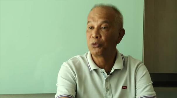 Mantan Pemain Timnas, Sutan Harharah bercerita tentang karier dan pengalamannya saat menghadapi klub-klub top Eropa.