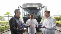 Kepala Staf Kepresidenan Moeldoko (tengah) meresmikan peluncuran dua bis listrik sebagai kendaraan operasional antar jemput karyawan PT. Chandra Asri Petrochemical di Cilegon, Provinsi Banten (Tim Humas Kantor Staf Presiden)