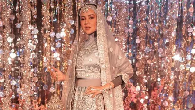 6 Gaya Artis Pakai Baju India di Acara Diwali, Nikita Willy Tampil Glamor Bak Seleb Bollywood