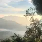 Pemandangan dari atas puncak Gunung Sanghyang di Bali. (Dok: IG&nbsp;https://www.instagram.com/p/C3l_SMZS5lH/?igsh=YW1rejMwa3VoZGdx)