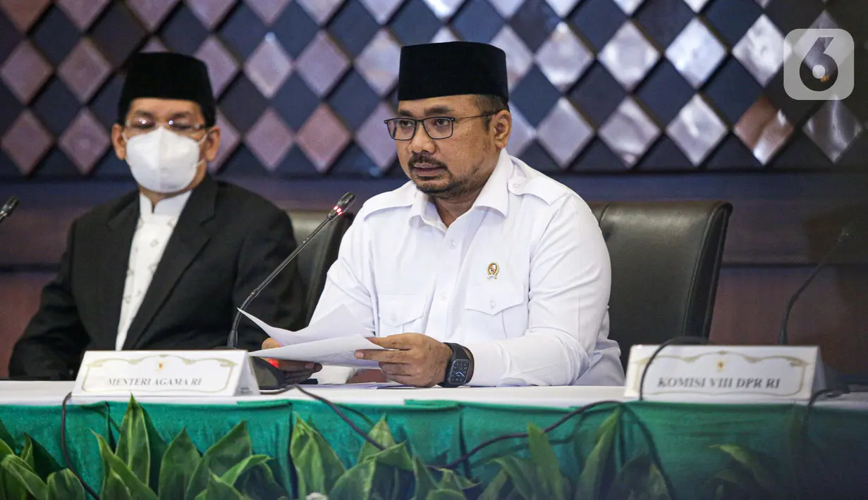 Menteri Agama Yaqut Cholil Qoumas dalam konferensi pers di Gedung Kementerian Agama Jakarta, Kamis (3/6/2021). Pemerintah terbitkan keputusan pembatalan keberangkatan jemaah haji 2021 juga didasari pertimbangan aspek keselamatan bagi Jemaah haji di tengah situasi Pandemi (Liputan6.com/Faizal Fanani)