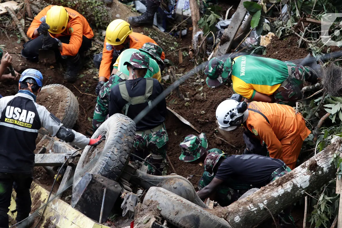 Tim Gabungan Terus Lakukan Pencarian Korban Gempa Cianjur