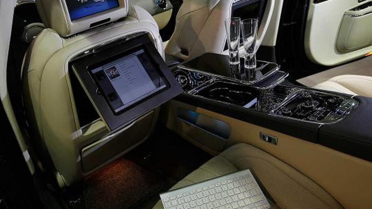 Mobil Jaguar XJ Ultimate dilengkapi iPad Apple