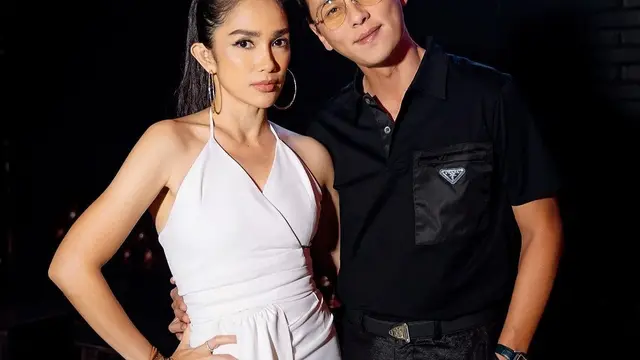 Andhika Pratama baru saja menggelar acara ulang tahun yang ke-37, dia pun terlihat bermesraan dengan sang istri