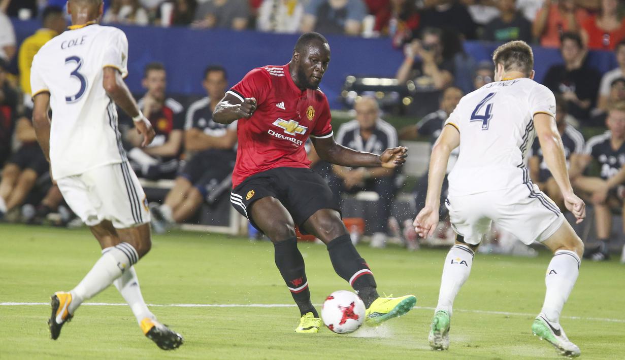 Manchester United mendatangkan Romelu Lukaku dari Everton dengan harga tidak kurang dari 75 juta poundsterling (Rp 1,3 triliun). (AFP/Ringo Chiu)