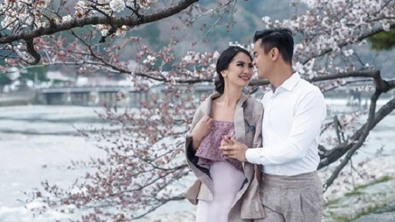 3 Selebritas Indonesia Tampan yang Akan Melepas Masa Lajang