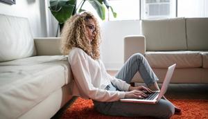 Cegah bosan dan rasa kesepian saat WFH dengan cara ini. (Foto: Unsplash)