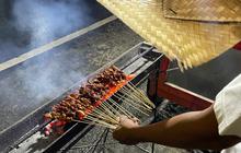 Kesibukan Tukang Sate Madura Saat Idul Adha, Mengolah Daging Kurban dengan Sentuhan Tradisi