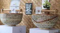 Lewat usahanya, Aling sukses memberdayakan 93 ibu yang berada di tempat produksi.