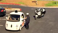 Mobil tanpa pengemudi yang menjadi bagian uji coba oleh Google dikejar polisi karena berjalan terlalu lambat.