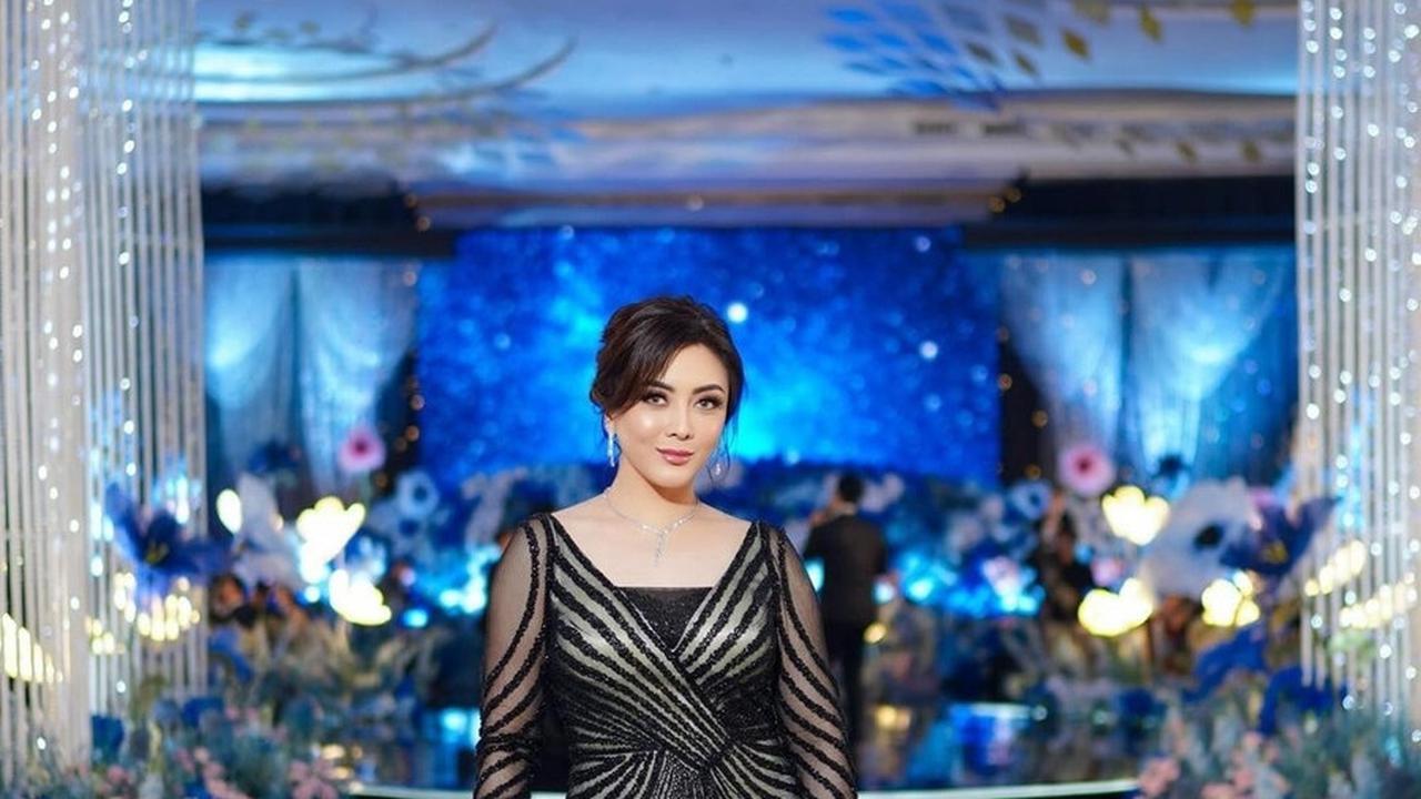Potret Terbaru 'Hot Mom' Dhena Devanka Usai Oplas di Korea Selatan, Makin Cantik Segar & Pipi Lebih Tirus