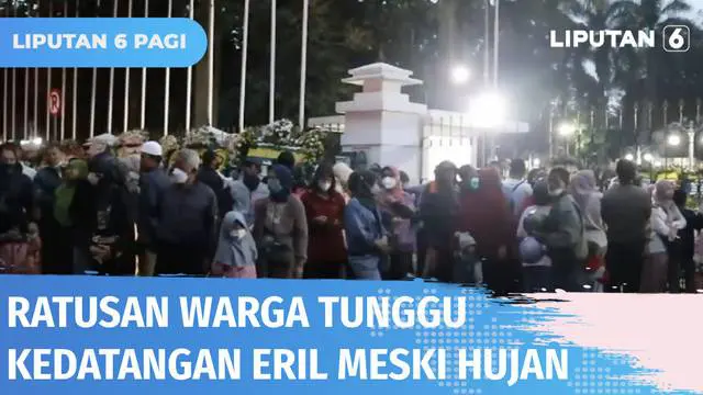 Antusias warga untuk menanti kedatangan rombongan Ridwan Kamil beserta jenazah Eril terlihat di depan Gedung Pakuan Bandung. Bahkan mereka rela menunggu meski diguyur hujan.