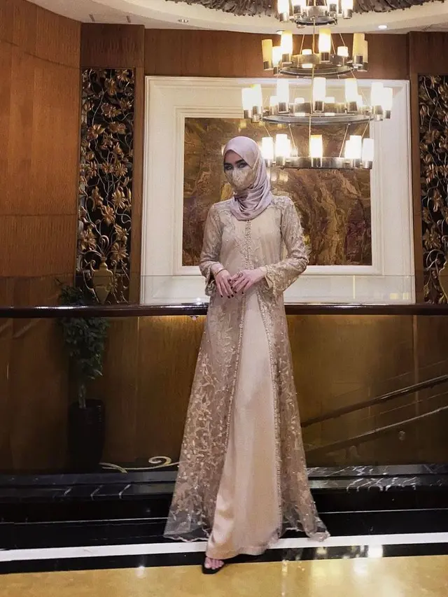 7 Inspirasi Model Baju Bridesmaid Satin Terbaru dari Amanda Khairunnisa hingga Tara Basro
