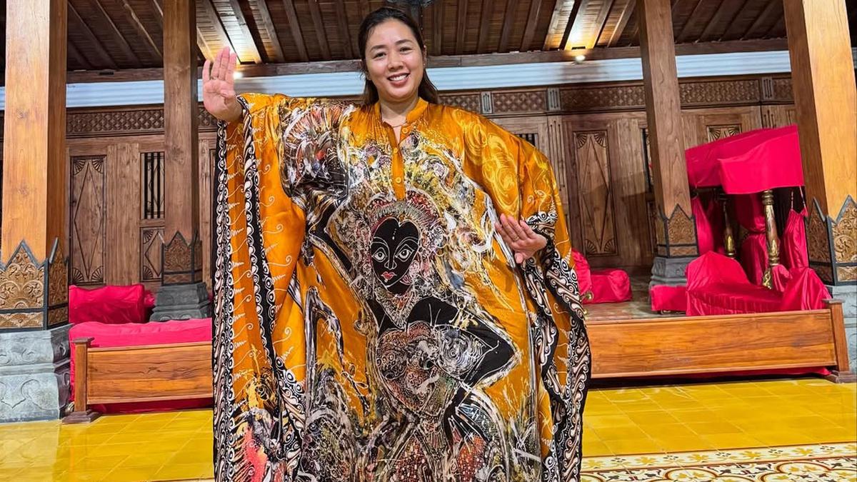Inspirasi Model Gamis Soimah yang Unik dan Elegan dalam Balutan Tradisional
