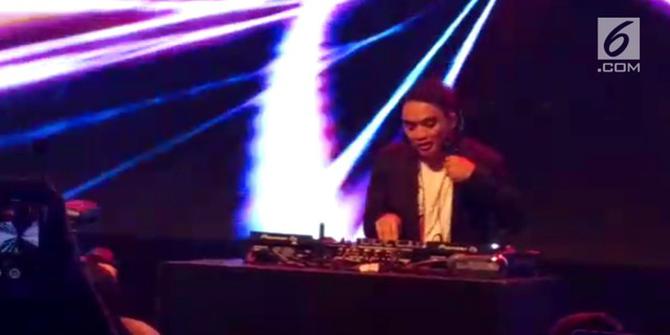 VIDEO: Penampilan Dipha Barus Tutup XYZ Day 2018