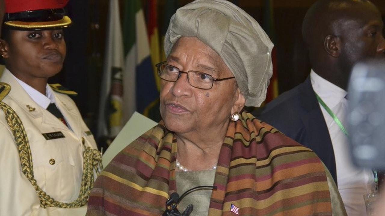 Ellen Johnson Sirleaf, terpilih sebagai Presiden Liberia sekaligus jadi pemimpin wanita pertama di Afrika.