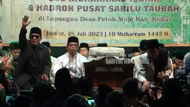 Gus Iqdam dan Gus Jalal (SS YT: santri nu chanel)