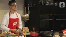 Juara pertama Master Chef Indonesia Season 7, Chef Jerry Andrean siap mendemonstrasikan resep hidangan yang mudah secara virtual di Jakarta. Acara secara virtual Hari Gizi Nasional 2022 sekaligus penandatanganan kerjasama antara BKKBN dan PT Unilever Indonesia Tbk. (Liputan6.com/HO/Ading)