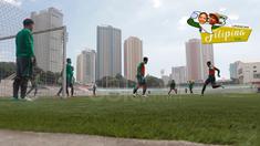 Para pemain Timnas Indonesia melakukan latihan di Stadion Rizal Memorial Commissions, Manila, (23/11/2016).  (Bola.com/Nicklas Hanoatubun)