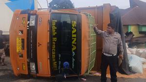 Truk dan Minibus Hantam Rumah hingga SD di Jalur Medan–Berastagi
