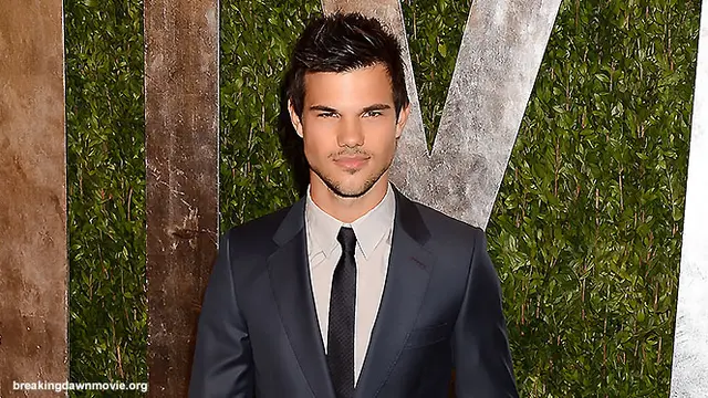 taylor-lautner-131028c.jpg