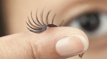 Tips Bersihkan Simpan Bulu Mata Palsu Agar Bisa Dipakai Lagi Beauty Fimela Com