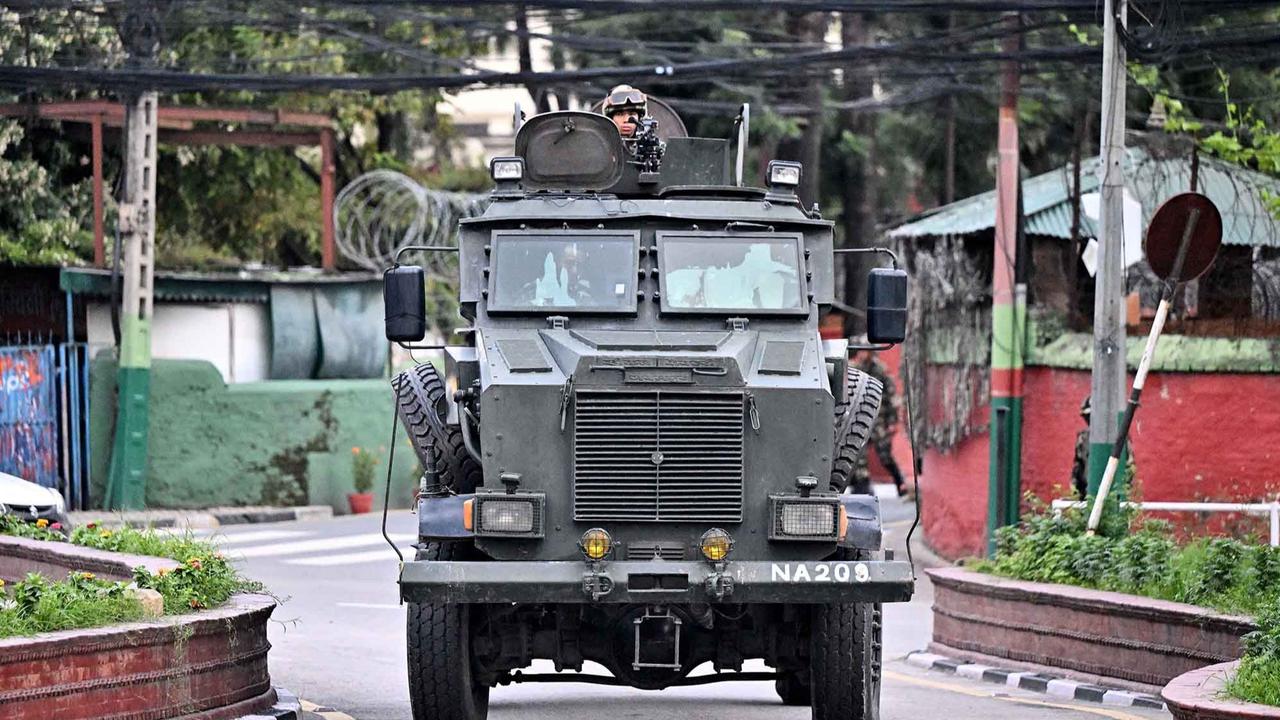 FOTO; Paska Kerusuhan Masif, Militer Nepal Berlakukan Jam Malam Nasional