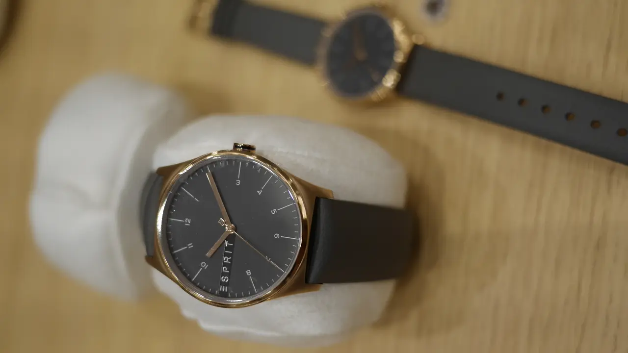 Jam tangan klasik dan elegan