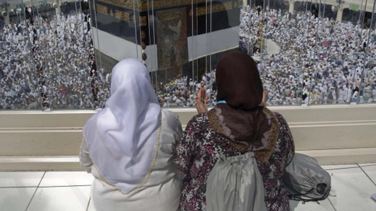 Pandangan udara jemaah haji mulai lakukan tawaf