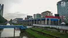 Tampak samping area pembangunan Stasiun Sudirman Baru di Kawasan Dukuh Atas, Jakarta Pusat, Rabu (22/11). Progres pembangunan Stasiun Sudirman Baru kini telah mencapai 96%. (Liputan6.com/Faizal Fanani)
