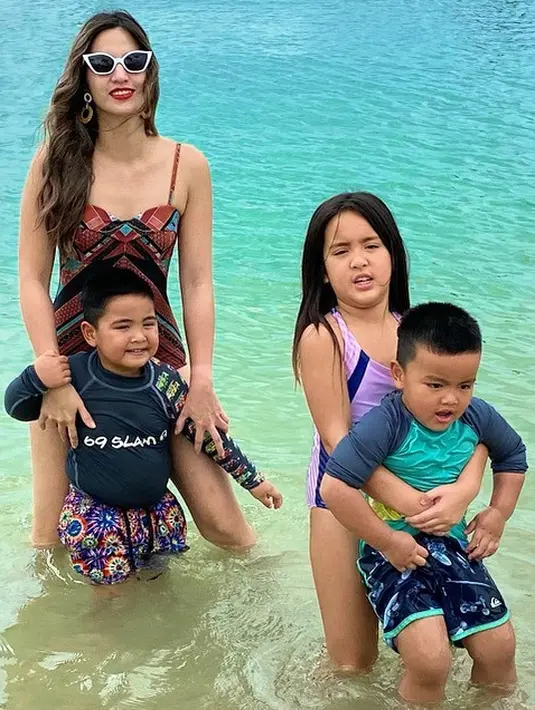 Nia Ramadhani dan Ardie Bakrie (Instagram/ramadhaniabakrie)