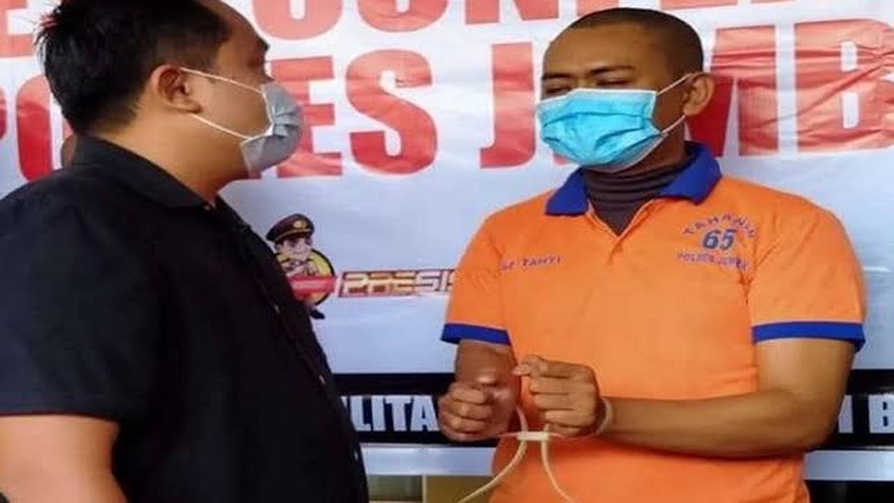 Tersangka Arief Rahman (33) saat dihadirkan dalam konfrensi pers beberapa waktu lalu di Mapolres Jember. (Istimewa).