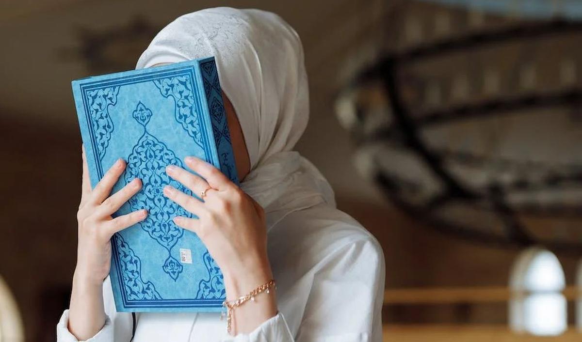 "Allaahummam-la' quluuba aulaadinaa nuuron wa hik-matan wa ahlihim liqobuuli ni’matin wa ashlih-hum wa ashlih bihimul ummah."