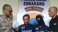Kapolrestabes Semarang Kombes Pol Abiyoso Seno Aji bertanya tentang detail peristiwa kepada Rifai. (foto: Liputan6.com / edhie prayitno ige)