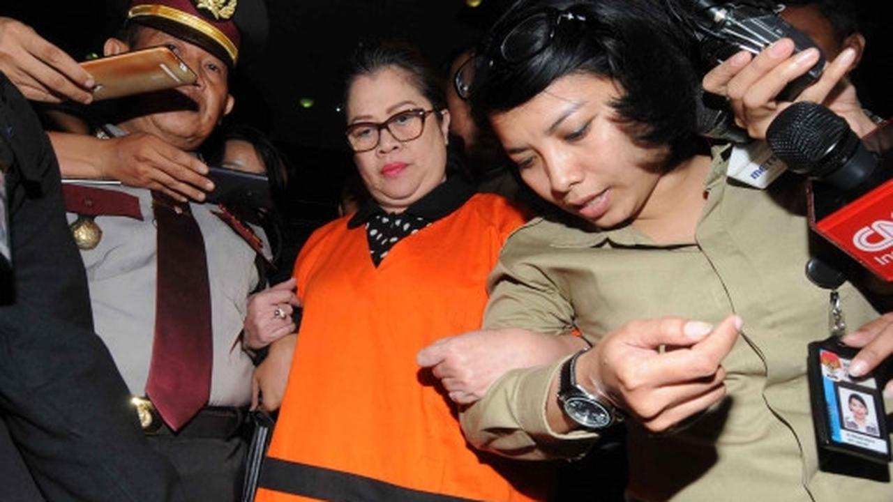 Wajah sedih Dewie Yasin Limpo berompi tahanan KPK