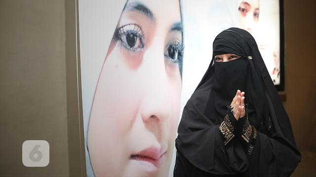 Umi Pipik Ungkap Cerita Mengejutkan Dipoligami Mendiang Uje Saat Sakit Keras Showbiz Liputan6 Com