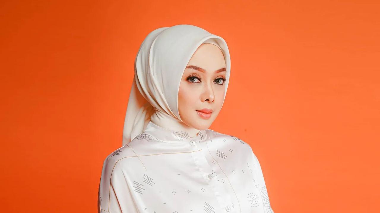 Rilis Busana Muslim, Ini 7 Pemotretan Terry Putri yang Makin Menawan