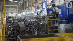 Produksi metal yang dihasilkan di PT Rahmat Perdana Adhimetal di Cikarang, Jabar, Senin (11/1/2019). Dukungan Astra Ventura melalui kegiatan Astraventure Day 2019 mengusung tema Initiating SME's as Enabler Of Digitalization. (Liputan6.com/HO/Eko)