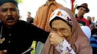 Nenek Mamah, warga Sukabumi, Jawa Barat yang mendapat bedah rumah dari Kopassus. (Liputan6.com/Ahmad Romadoni)