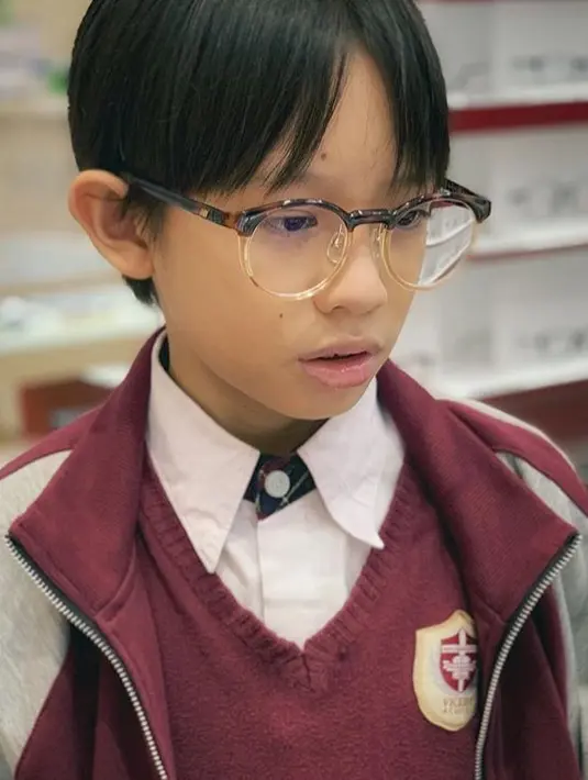 "Ayah saya adalah seorang yang baik di mata Tuhan dan saya: siapa yang bisa meyakinkan aku sebaliknya? Dia telah melakukan pekerjaannya dengan baik, dan lihatlah dampak yang dia bawa bagi bangsa ini, juga bagi aku sendiri," katanya.  (Instagram/zurielparis)