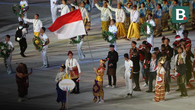 Foto: Kenakan Baju Adat Bali, Flairene Candrea Pimpin Defile Kontingen Indonesia pada Upacara Pembukaan SEA Games 2023