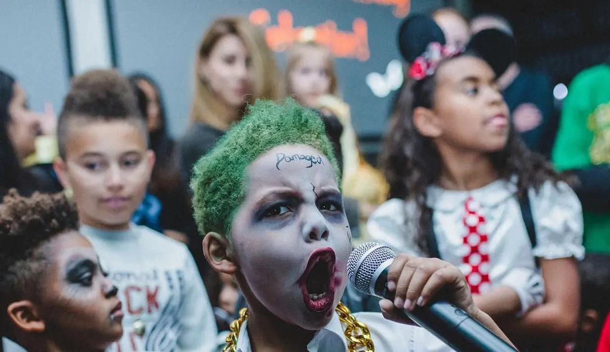 Sebastian sendirilah yang  ternyata menginginkan pergi ke sekolah naik bus untuk bermain bersama dengan teman-temannya. (instagram/wizkhalifa)