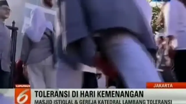 Sikap tenggang rasa antar umat beragama di nusantara terlihat saat pelaksanaan salat Idul Fitri