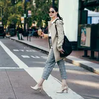 Ilustrasi perempuan bahagia./Copyright shutterstock.com/g/PRImageFactory