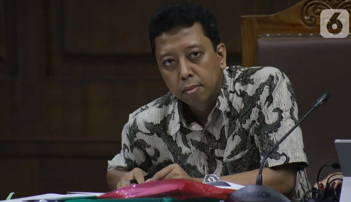 Terdakwa dugaan suap jual-beli jabatan di lingkungan Kemenag, M Romahurmuziy saat menjalani sidang lanjutan di Pengadilan Tipikor, Jakarta, Rabu (16/10/2019). Sidang mendengar keterangan saksi-saksi. (Liputan6.com/Helmi Fithriansyah)