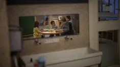Siswa sekolah dasar melanjutkan kelas setelah liburan Natal di Barcelona, Spanyol, Senin (10/1/2022). Sekitar 8 juta siswa sekolah dasar dan menengah melanjutkan kelas setelah libur panjang Natal dan Tahun Baru meskipun ada prevelance yang mengkhawatirkan dari varian omicron. (AP/Emilio Morenatti)