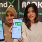 Model menunjukan aplikasi LandX usai acara penandatanganan perjanjian kerja sama LandX dan Moka untuk pengembangan bisnis Online-toOffline (O2O) bagian dari GoTo Financial, sebagai mitra penyaluran modal usaha untuk UMKM di Jakarta. (Liputan6.com/Fery Pradolo)