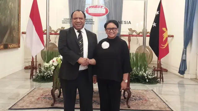 Menteri Luar Negeri Papua Nugini Rimbink Pato dan Menteri Luar Negeri RI Retno Marsudi di Kemenlu RI (19/7/2018) (Rizki Akbar Hasan / Liputan6.com)